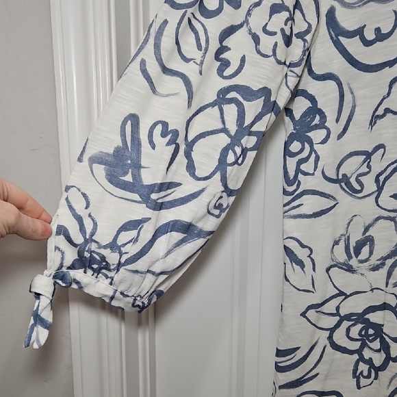 FDJ French Dressing Jeans Floral Print V-Neck Top - Blue and White - Picture 3 of 6